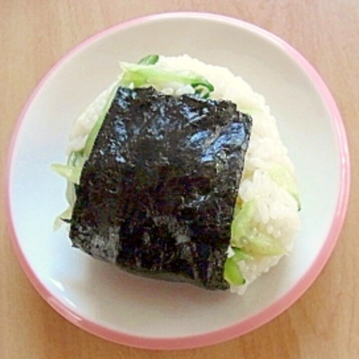 北海道 きゅうりの漬物入りおにぎり レシピ 作り方 By Peru7 楽天レシピ 北海道 きゅうりの漬物入りおにぎり レシピ 作り方 By Peru7 楽天レシピ